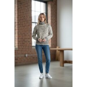 Liz Claiborne Women's 5% Wool Blend Sweater Size Medium